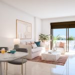 Salón comedor moderno con terraza en propiedad de inmobiliaria en la Costa del Sol